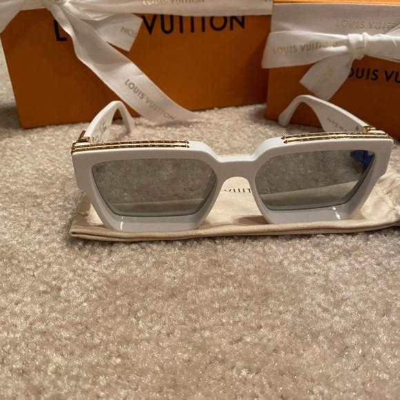 louis vuitton sunglasses dust bag